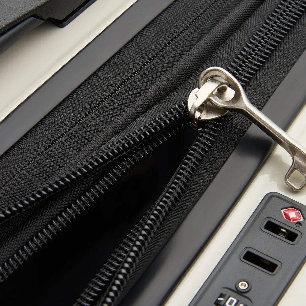 SHADOW 5.0 Expandable Medium Suitcase Check-In 66 CM Promotional Price